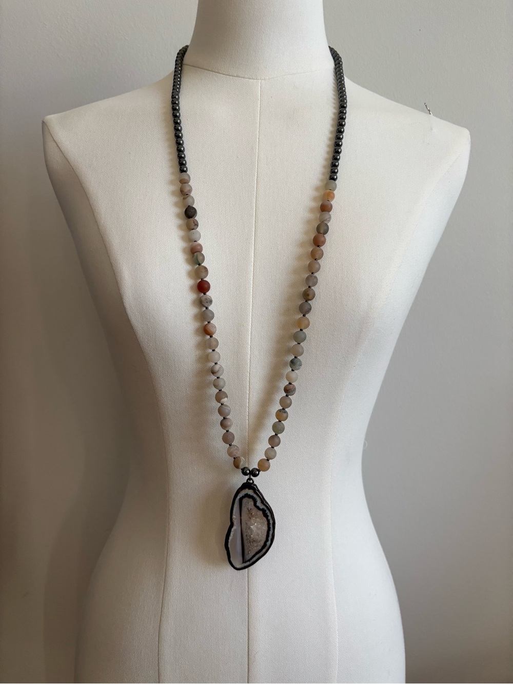 Long Beaded Sliced Agate Pendant Necklace - Neutral Multi with Hematite/Agate 42